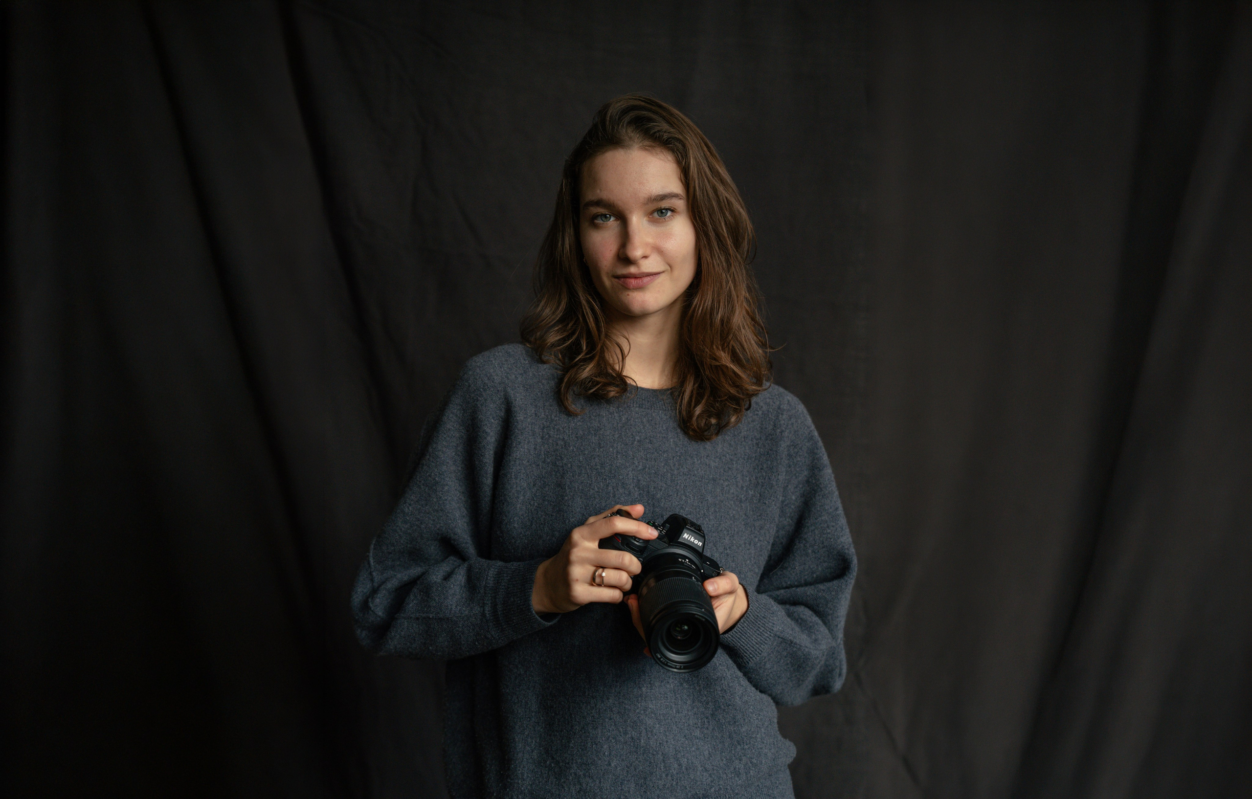 Portrait of Anasta Fo, posing facilitator and photographer