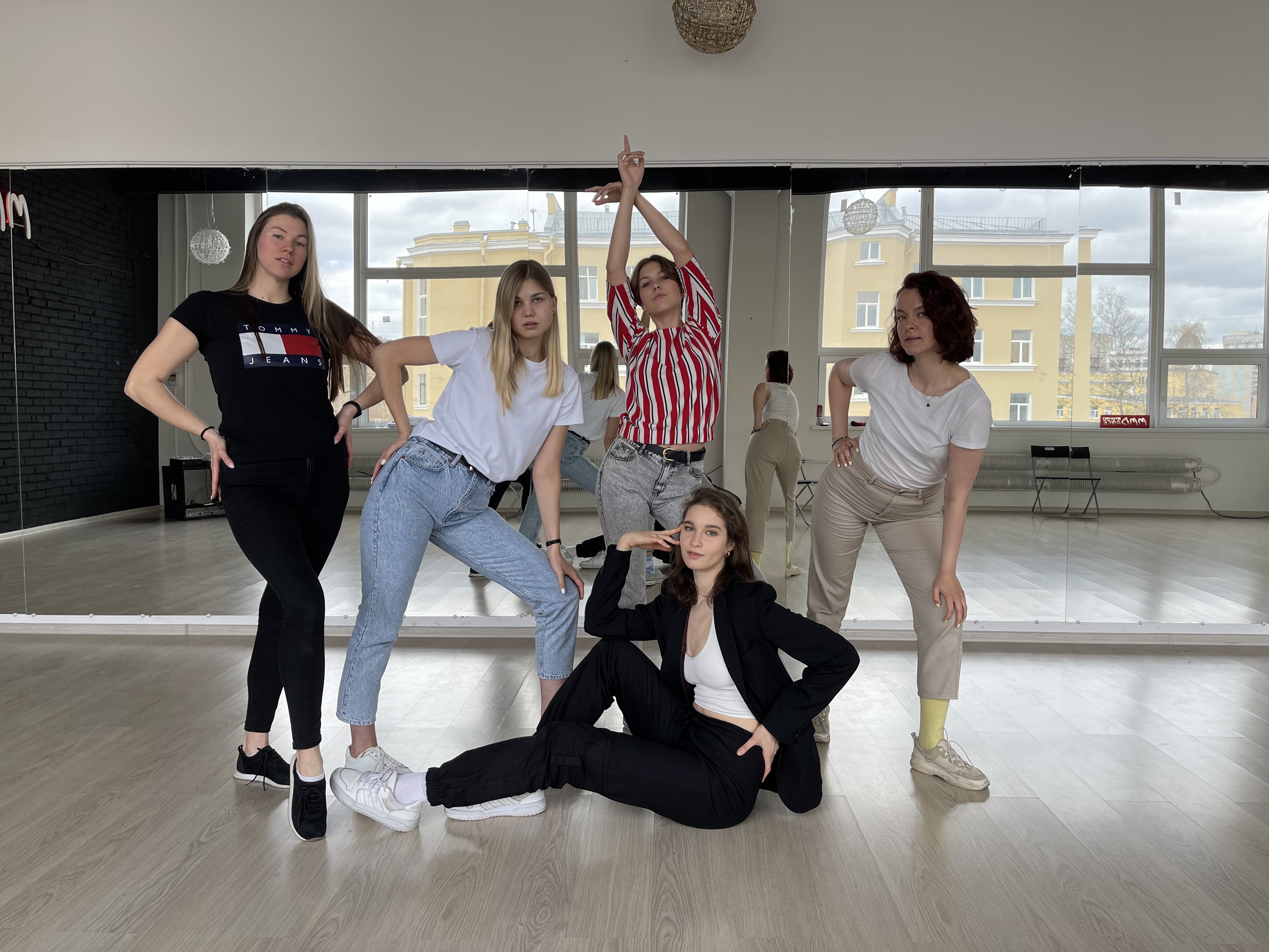 A small posing workshop group gathered in the studio